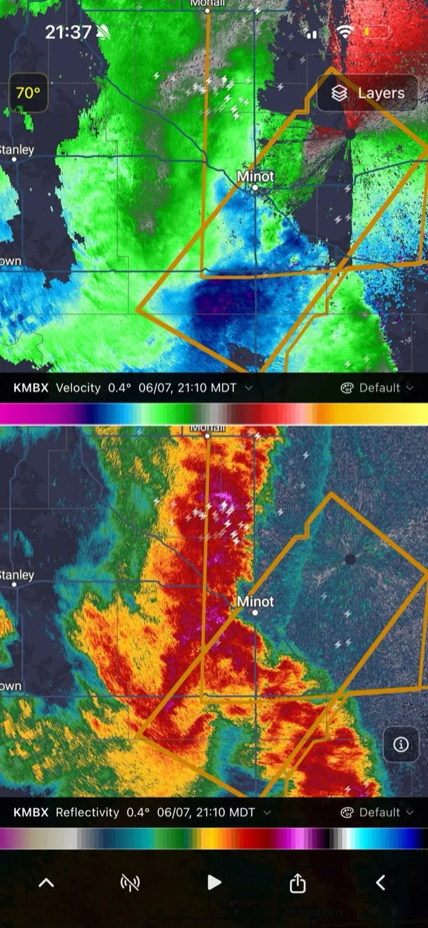 Velocity above reflectivity in the Dual Products split view
